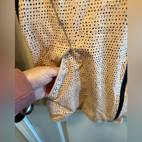 Lululemon runaway lightweight jacket - Picture 6 of 16